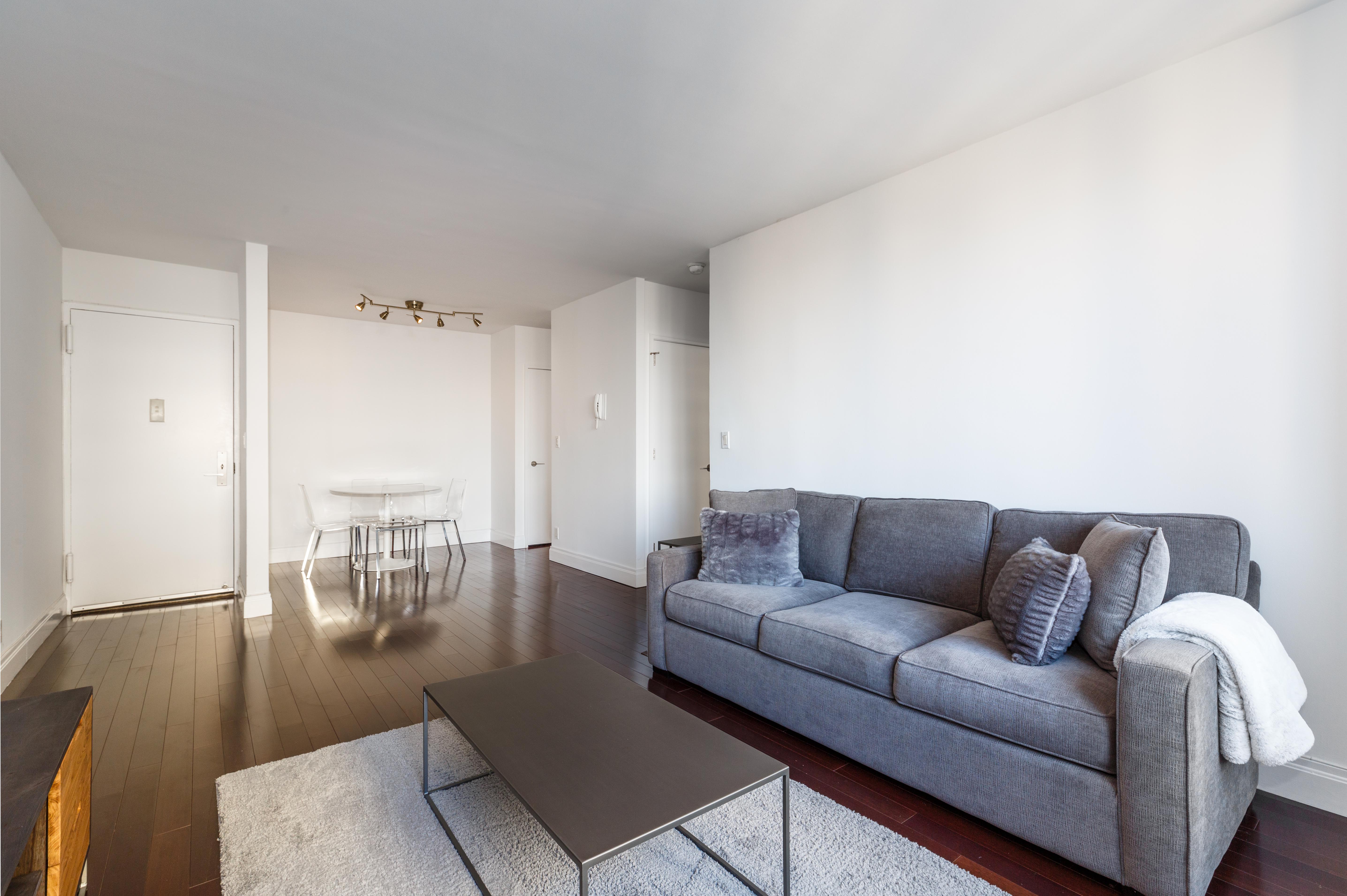212 East 47th Street, Unit 27A Manhattan, NY 10017 - Photo 2 of 7