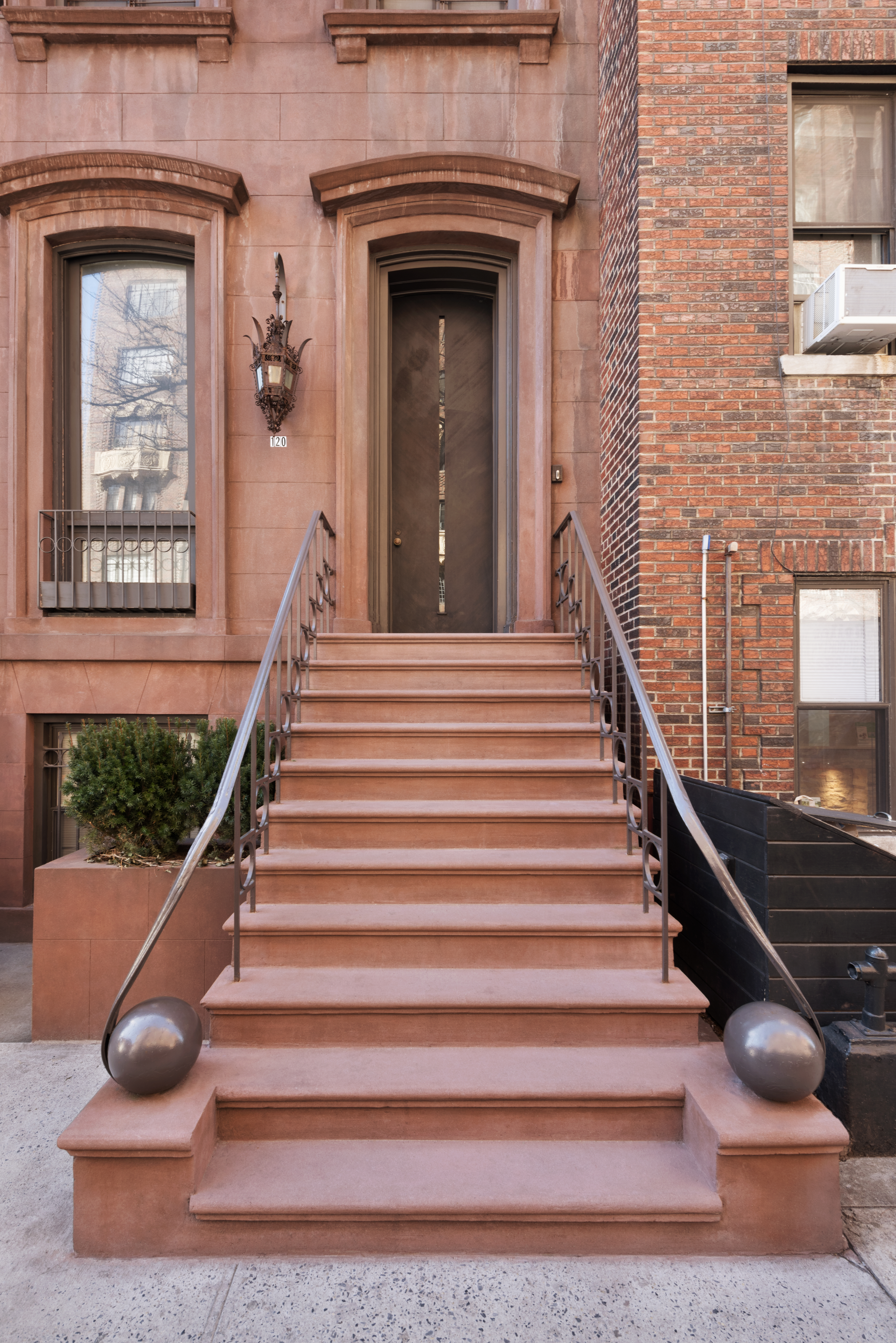 120 East 19th Street Manhattan, NY 10003 - Photo 2 of 33 a view of entryway and hall with wooden floor