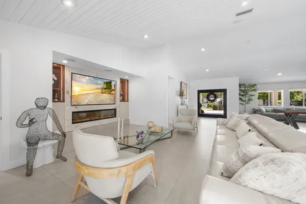$2,925,000 | 9201 Southwest 102nd Street, Miami, FL 33176