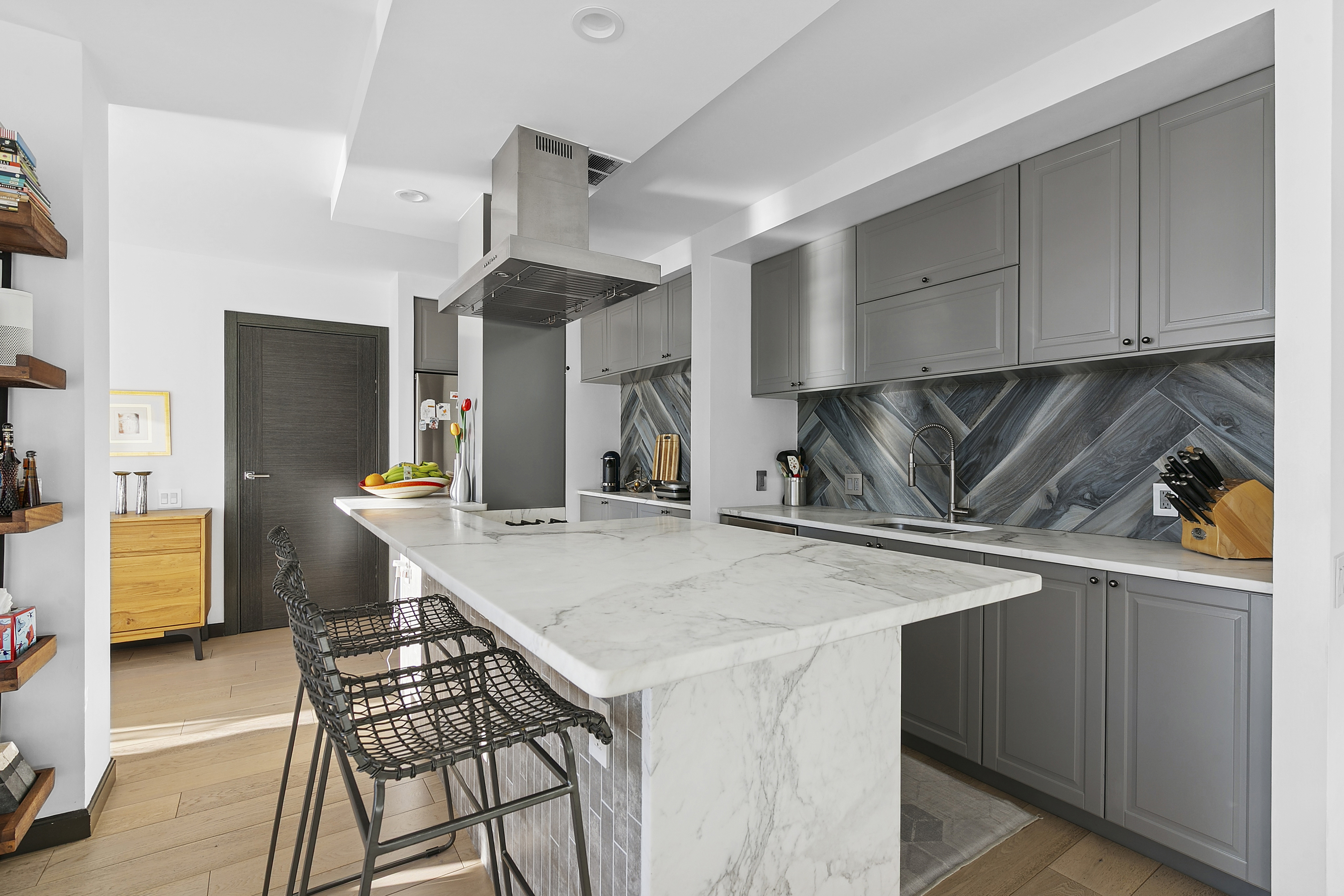 21 South End Avenue, Unit 402 Manhattan, NY 10280 - Photo 3 of 13 a kitchen with a stove a sink and a refrigerator