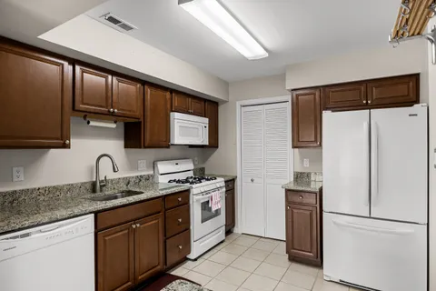 Contact Agent | 3704 Fenwick Lane, Mount Laurel, NJ 08054