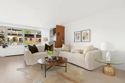 $899,000 | 360 West 22nd Street, Unit 5H | Chelsea