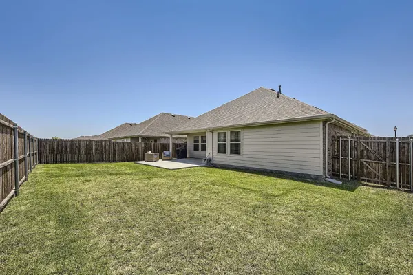 $2,100 | 706 Spur Ridge, Princeton, TX 75407