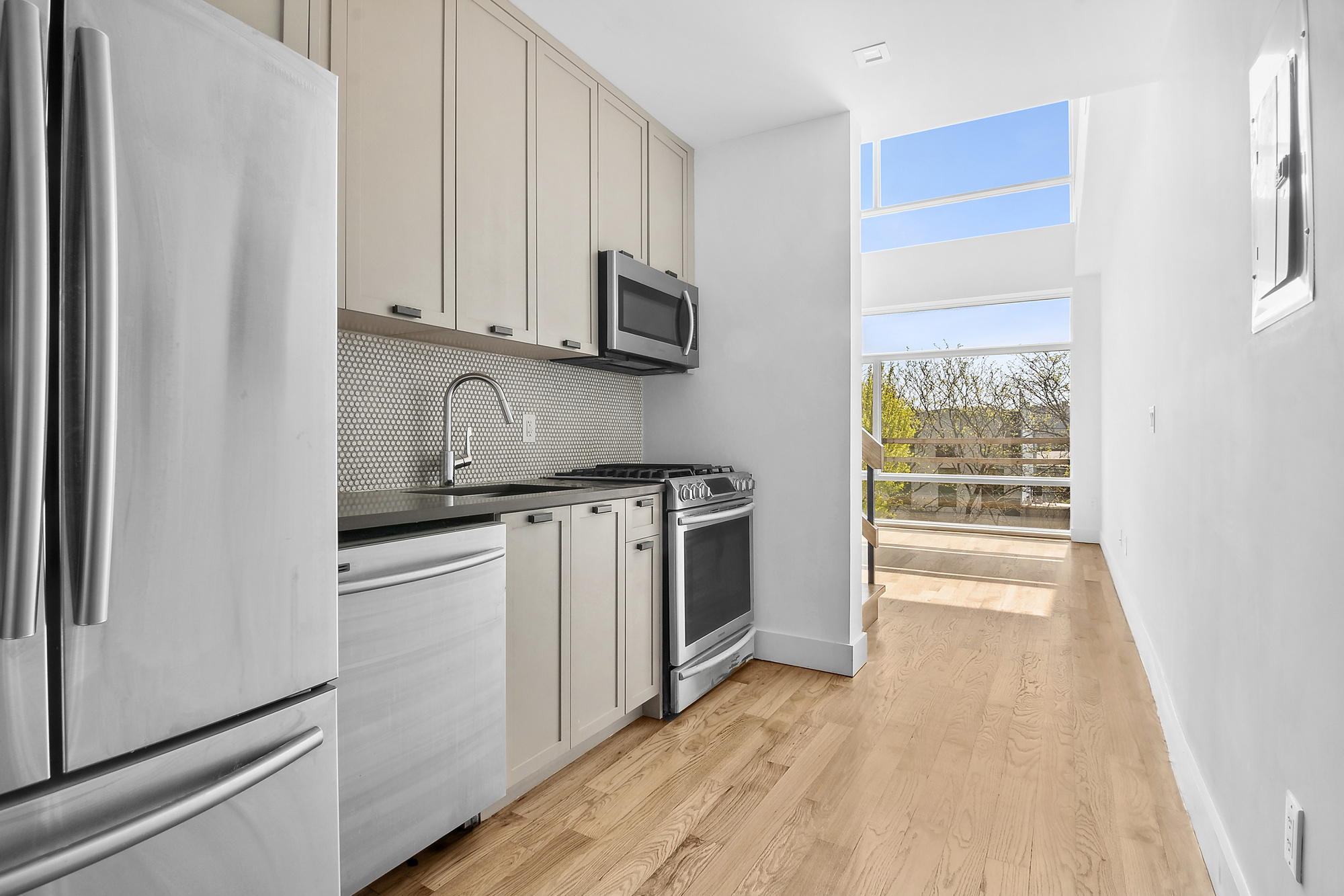 185 Schaefer Street, Unit 2C Brooklyn, NY 11207 - Photo 2 of 5