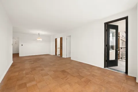 $900,000 | 165 West 66th Street, Unit 6W | Upper West Side