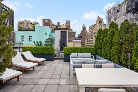 $9,800,000 | 15 East 70th Street, Unit PHB | Lenox Hill