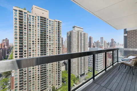 $1,650,000 | 515 East 72nd Street, Unit 23G | Lenox Hill
