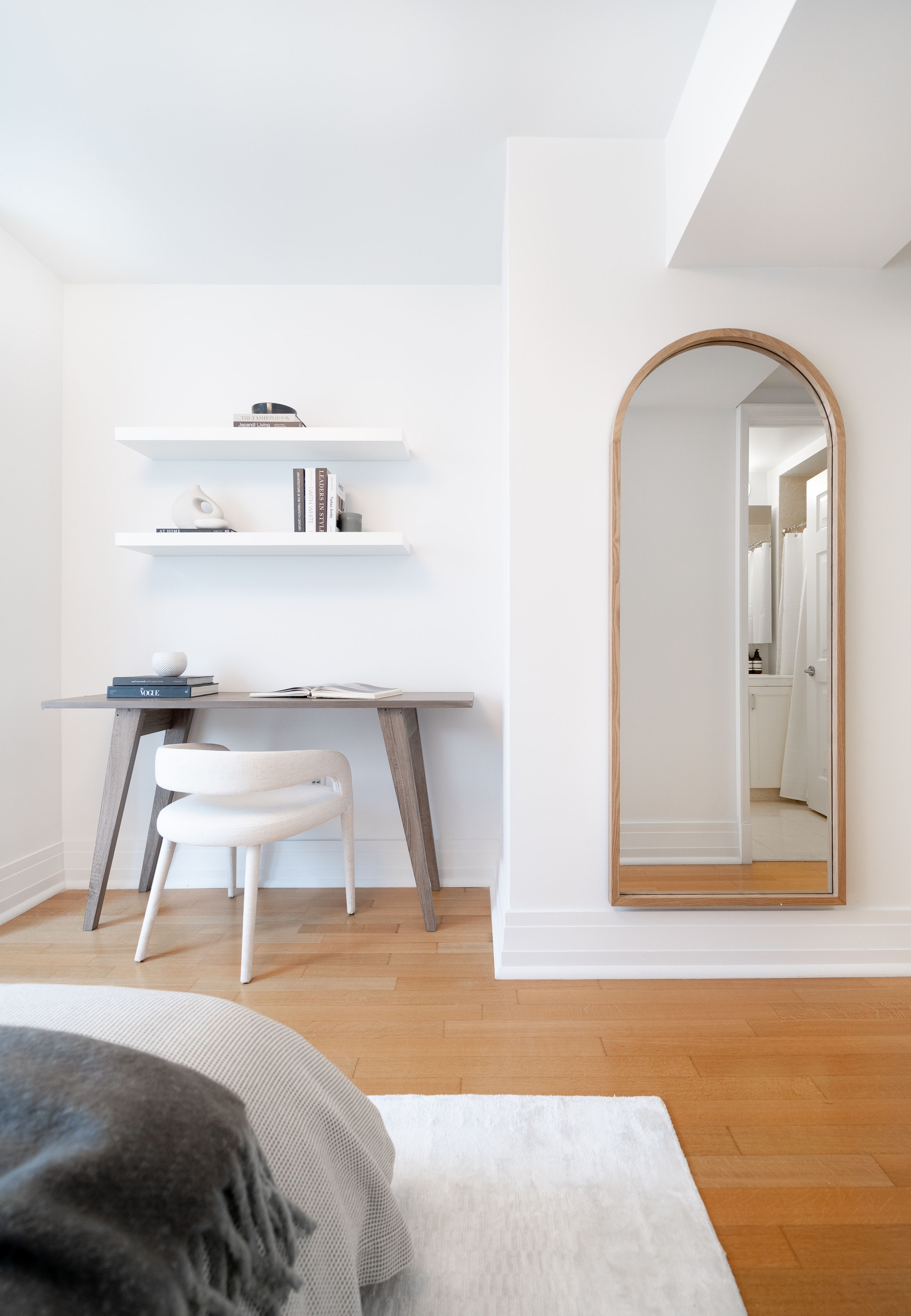 205 East 85th Street, Unit G10 Manhattan, NY 10028 - Photo 17 of 27 a room with a bed and a mirror