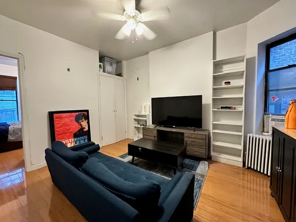 $3,050 | 349 West 45th Street, Unit 3RE | Hell's Kitchen