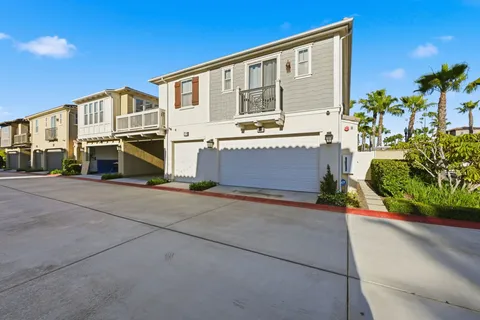 $1,379,000 | 21445 Hayley Lane, Huntington Beach, CA 92646