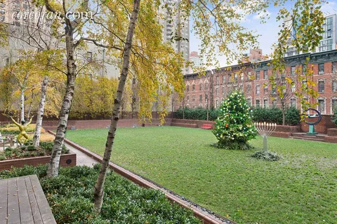 $1,199,000 | 515 East 72nd Street, Unit 11D | Lenox Hill