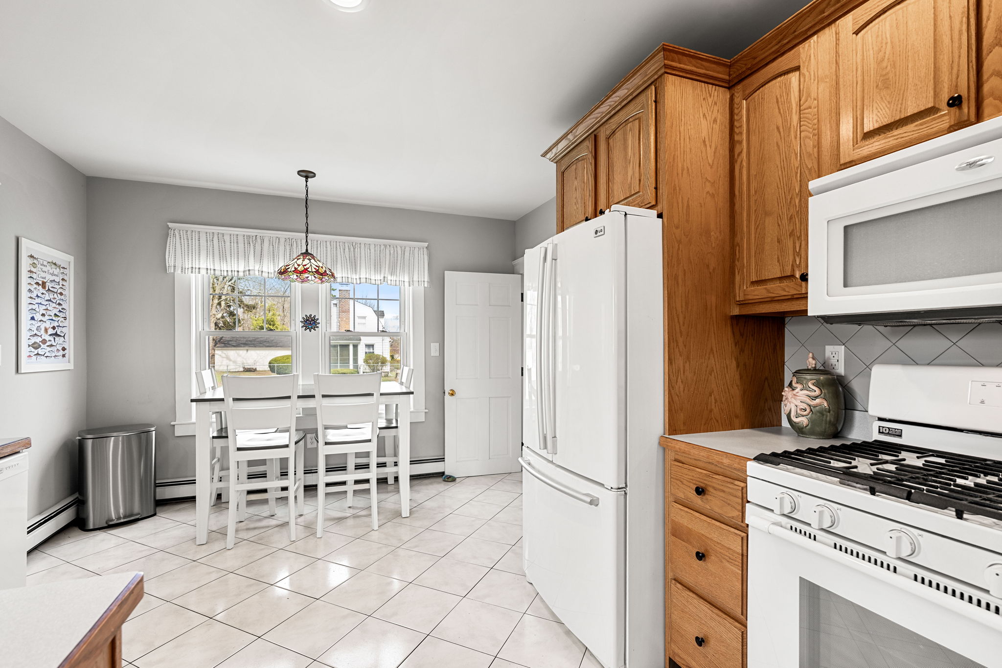 134 Dalton Road Chelmsford, MA 01824 - Photo 8 of 38