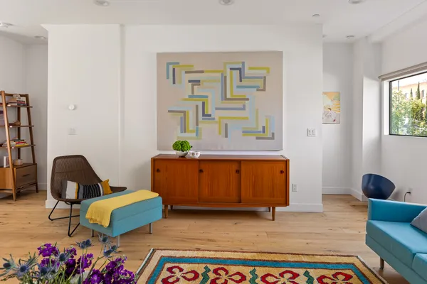 $1,100,000 | 860 1/2 South Wilton Place, Los Angeles, CA 90005