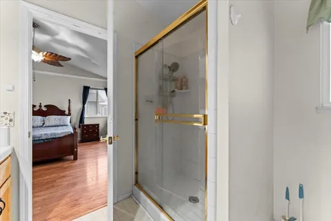 a en suite bathroom with a shower and mirror