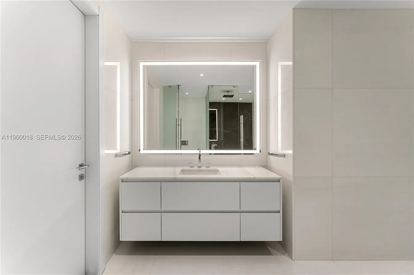 $1,850,000 | 300 Biscayne Blvd Way, Unit 2009, Miami, FL 33131