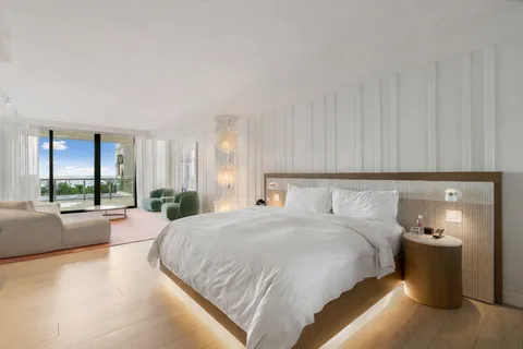 $1,965,000 | 2201 Collins Avenue, Unit 532, Miami Beach, FL 33139