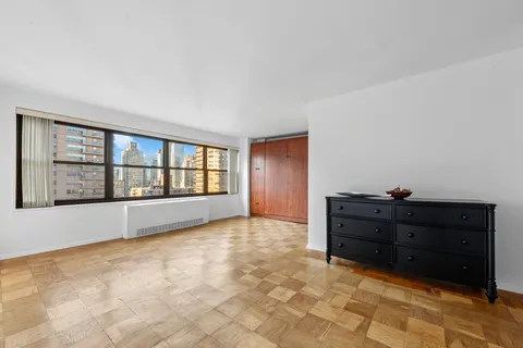 $499,000 | 180 West End Avenue, Unit 21J | Upper West Side