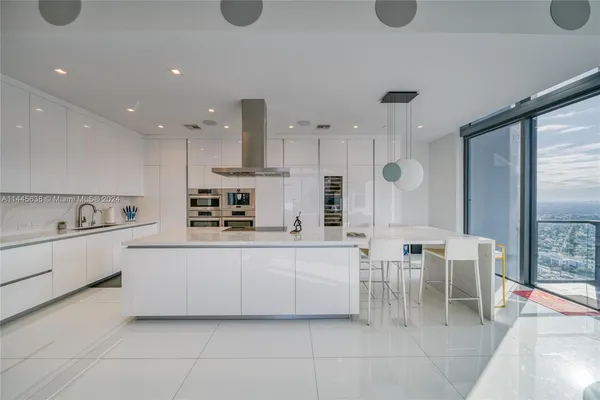 $5,799,900 | 88 Southwest 7th Street, Unit PH4303, Miami, FL 33130