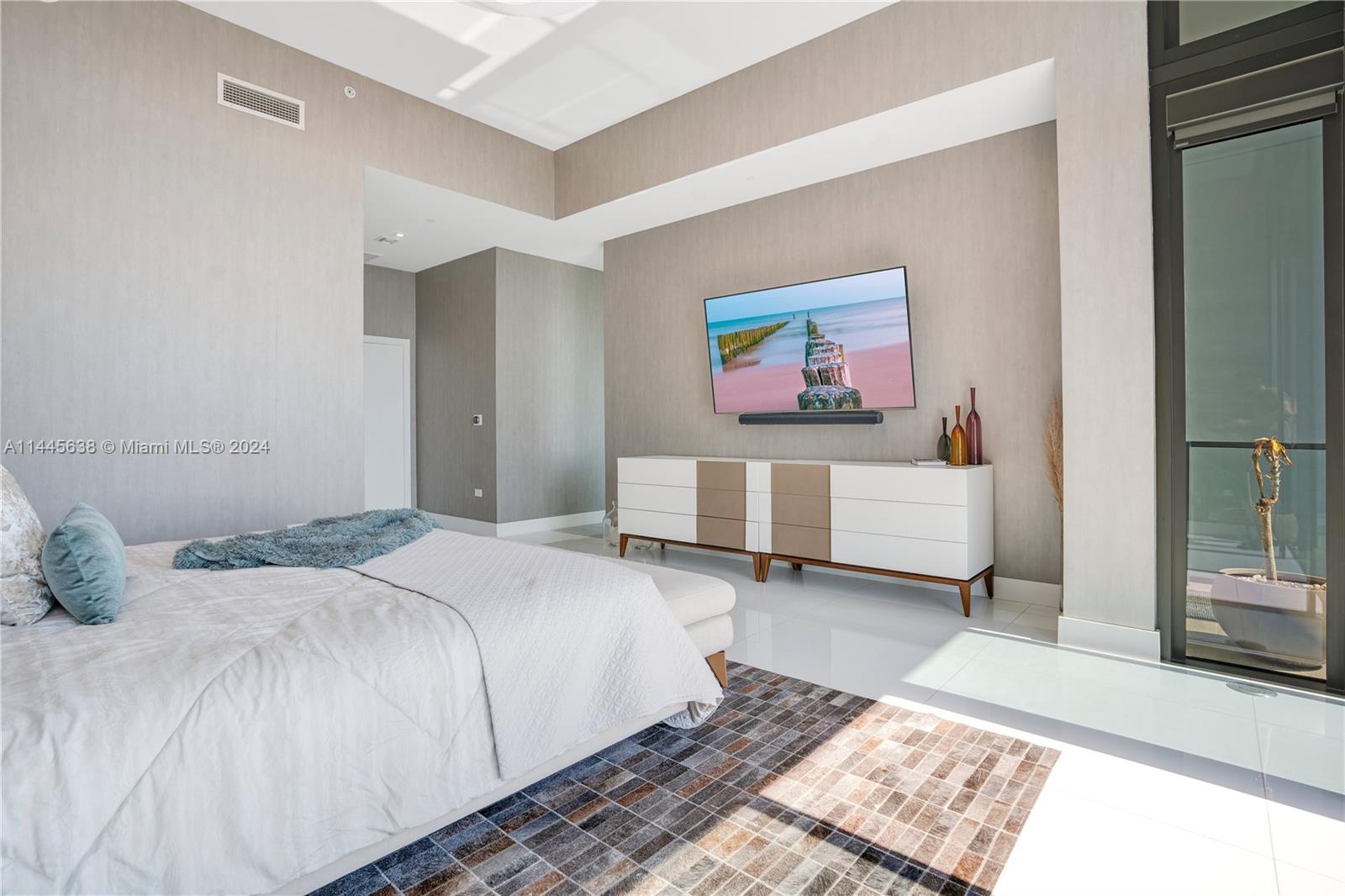 88 Southwest 7th Street, Unit PH4303 Miami, FL 33130 - Photo 34 of 97