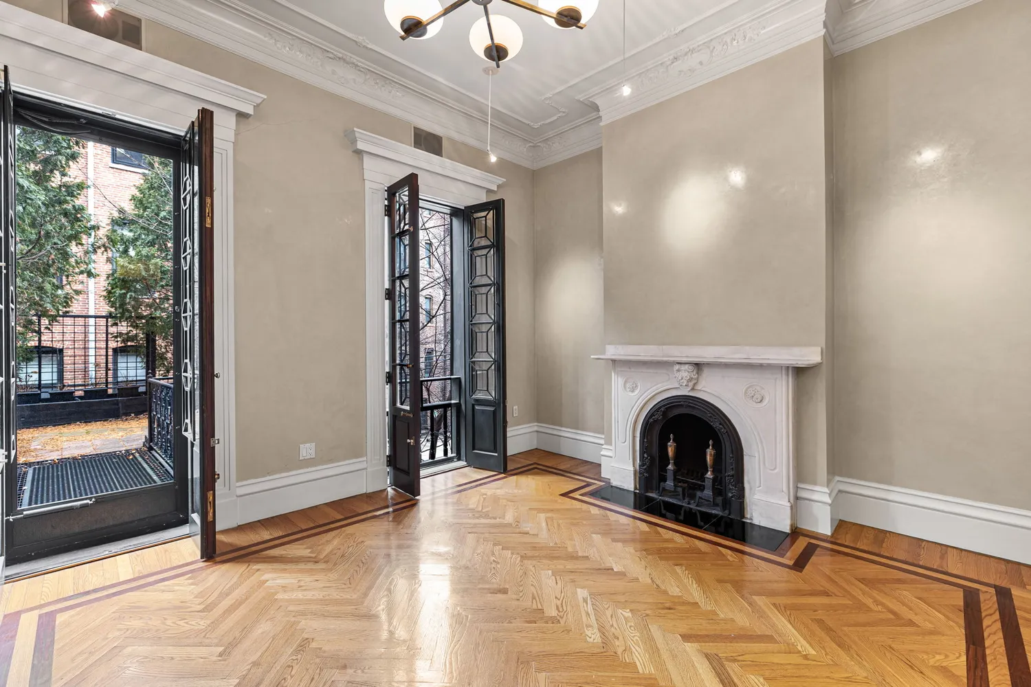 $2,650,000 | 22 Worcester Square, Unit 1, Boston, MA 02118