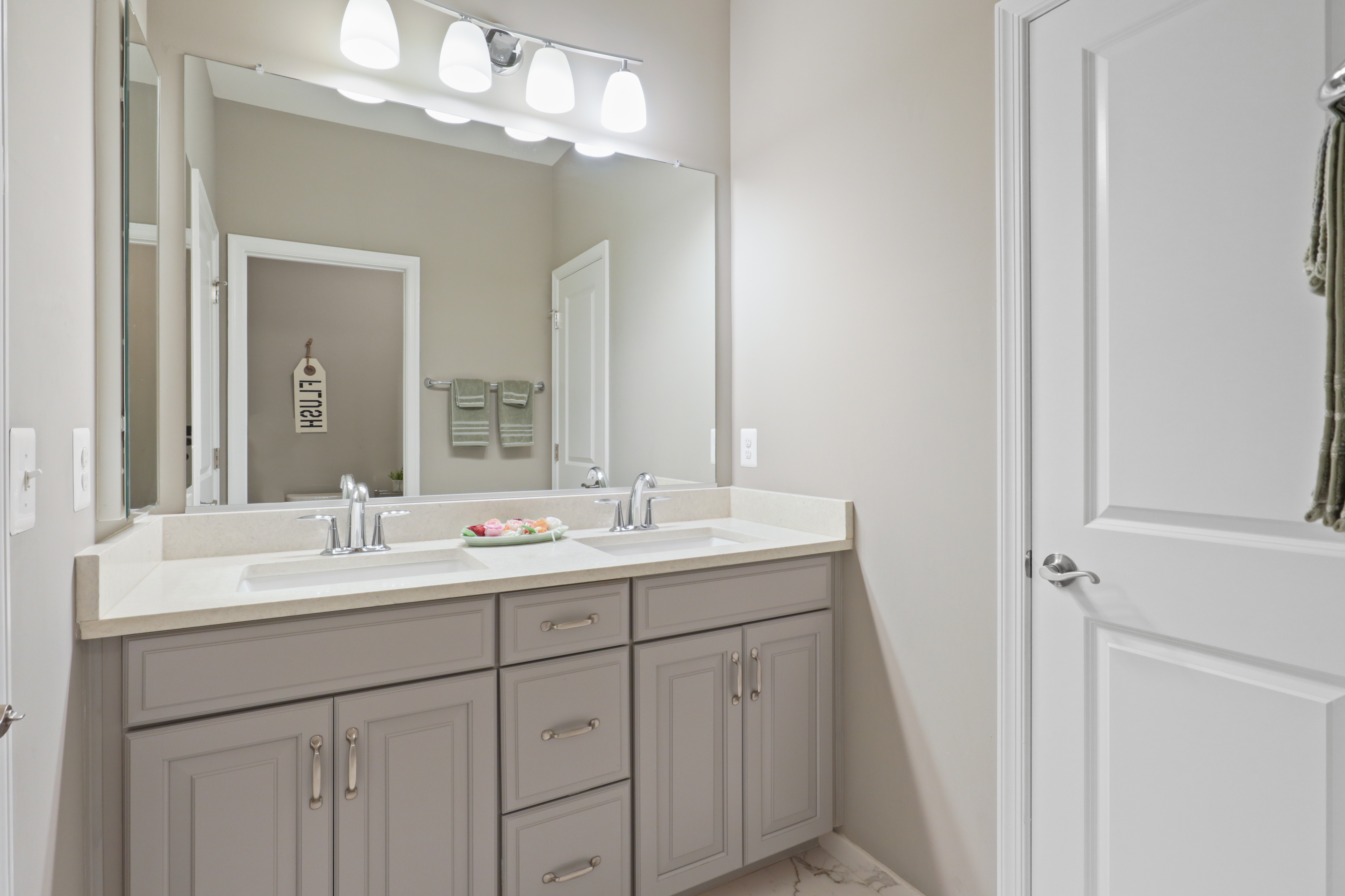 9101 Power House Road Lorton, VA 22079 - Photo 28 of 75 a bathroom with 2 sink and a mirror