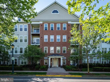$580,000 | 502 King Farm Boulevard, Unit 206, Rockville, MD 20850