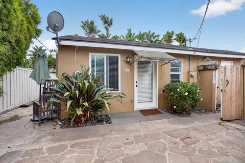 $1,150,000 | 80-82 South Seaward Avenue, Ventura, CA 93003