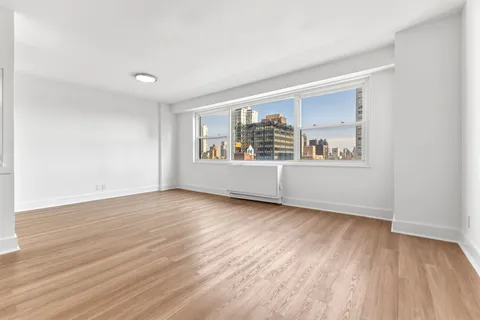 $1,035,000 | 400 East 54th Street, Unit 24E | Sutton Place