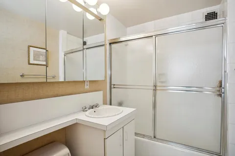 $625,000 | 175 East 62nd Street, Unit 14B | Lenox Hill