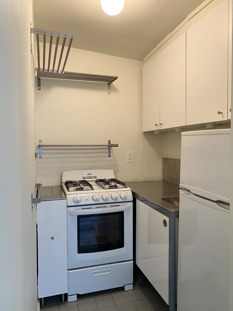 108 Perry Street, Unit 4B Manhattan, NY 10014 - Photo 3 of 6