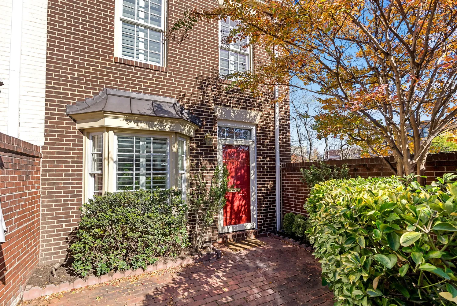 a view of a pathway of a house with a tree