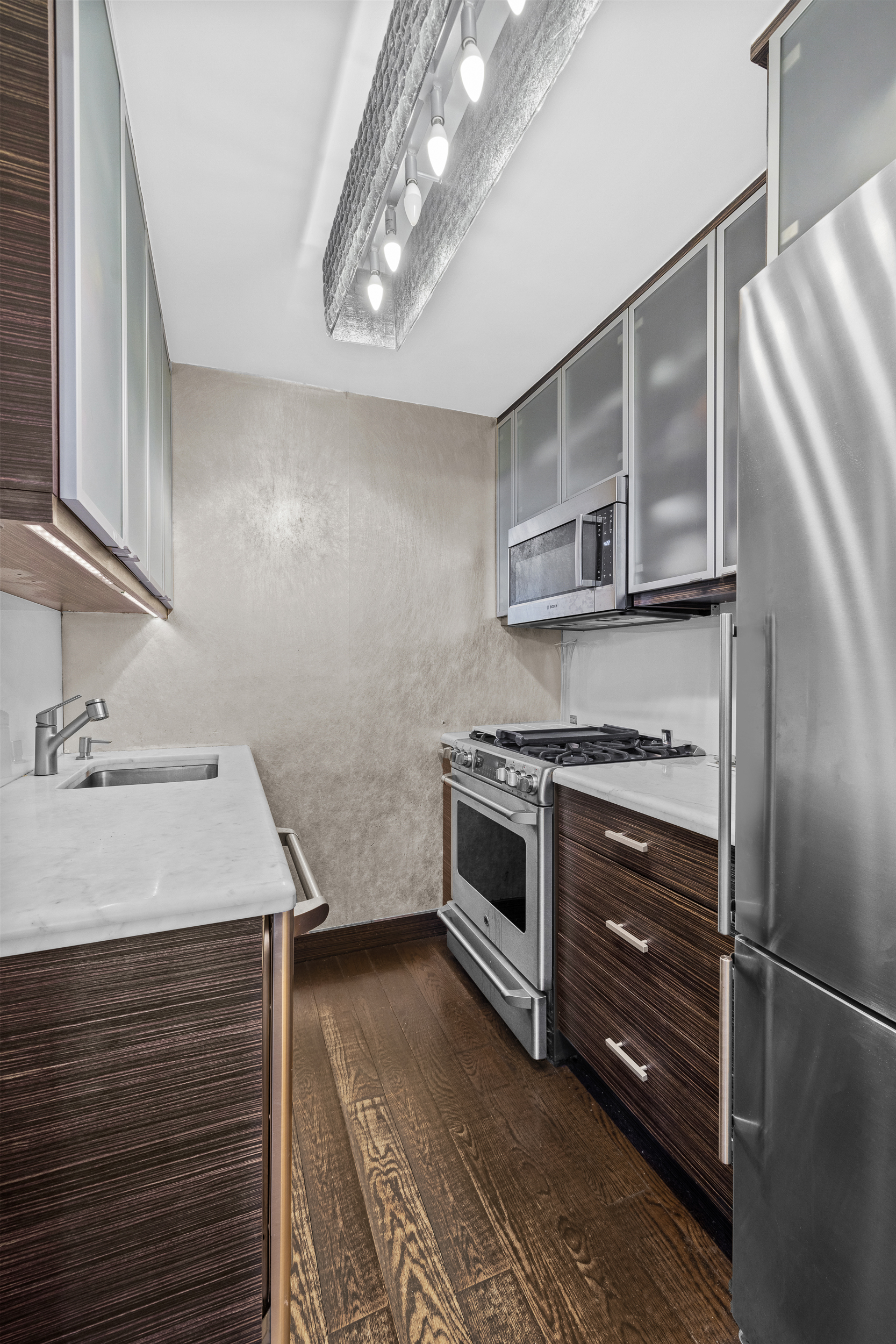 301 East 62nd Street, Unit 2B Manhattan, NY 10065 - Photo 6 of 10