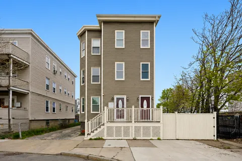 $620,000 | 20 Connecticut Avenue, Unit 2, Somerville, MA 02145