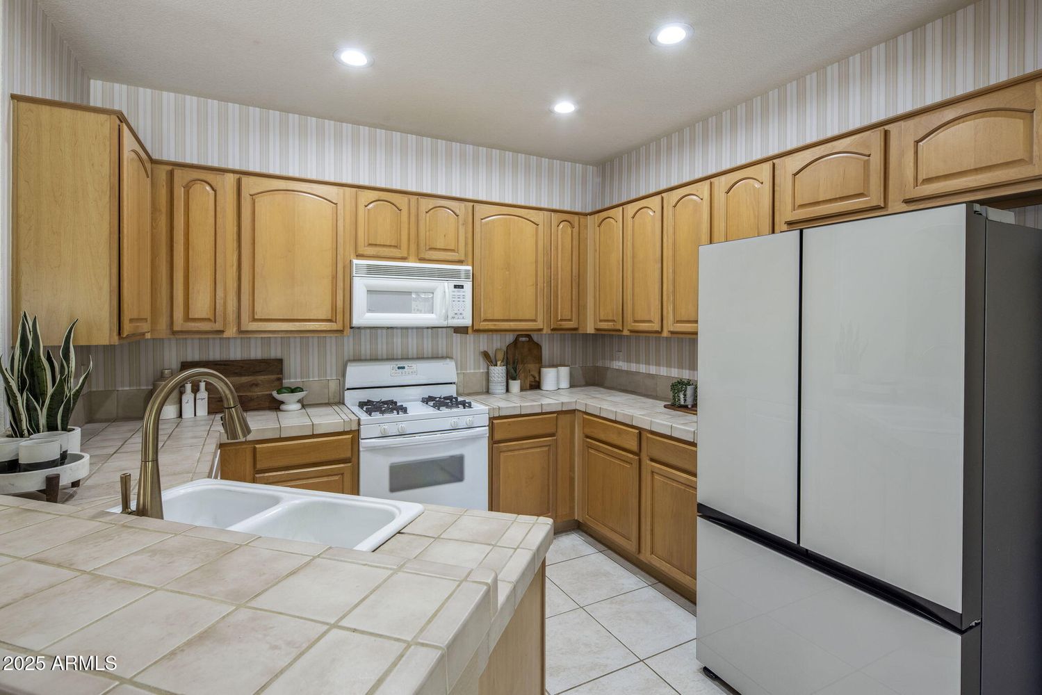 14274 West Weldon Avenue Goodyear, AZ 85395 - Photo 10 of 37