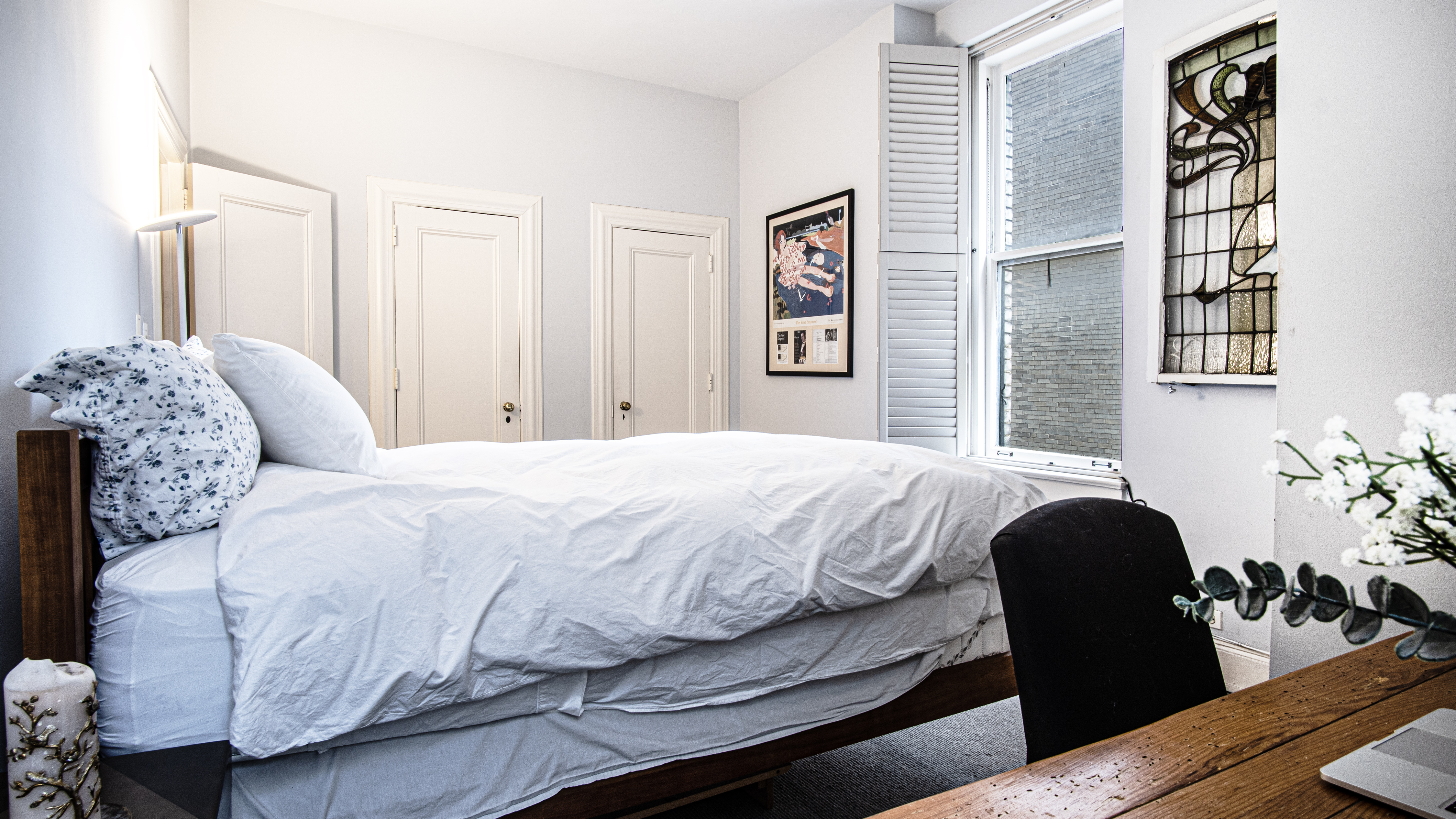 907 5th Avenue, Unit 4F Manhattan, NY 10021 - Photo 7 of 9 a bedroom with a bed and a large mirror