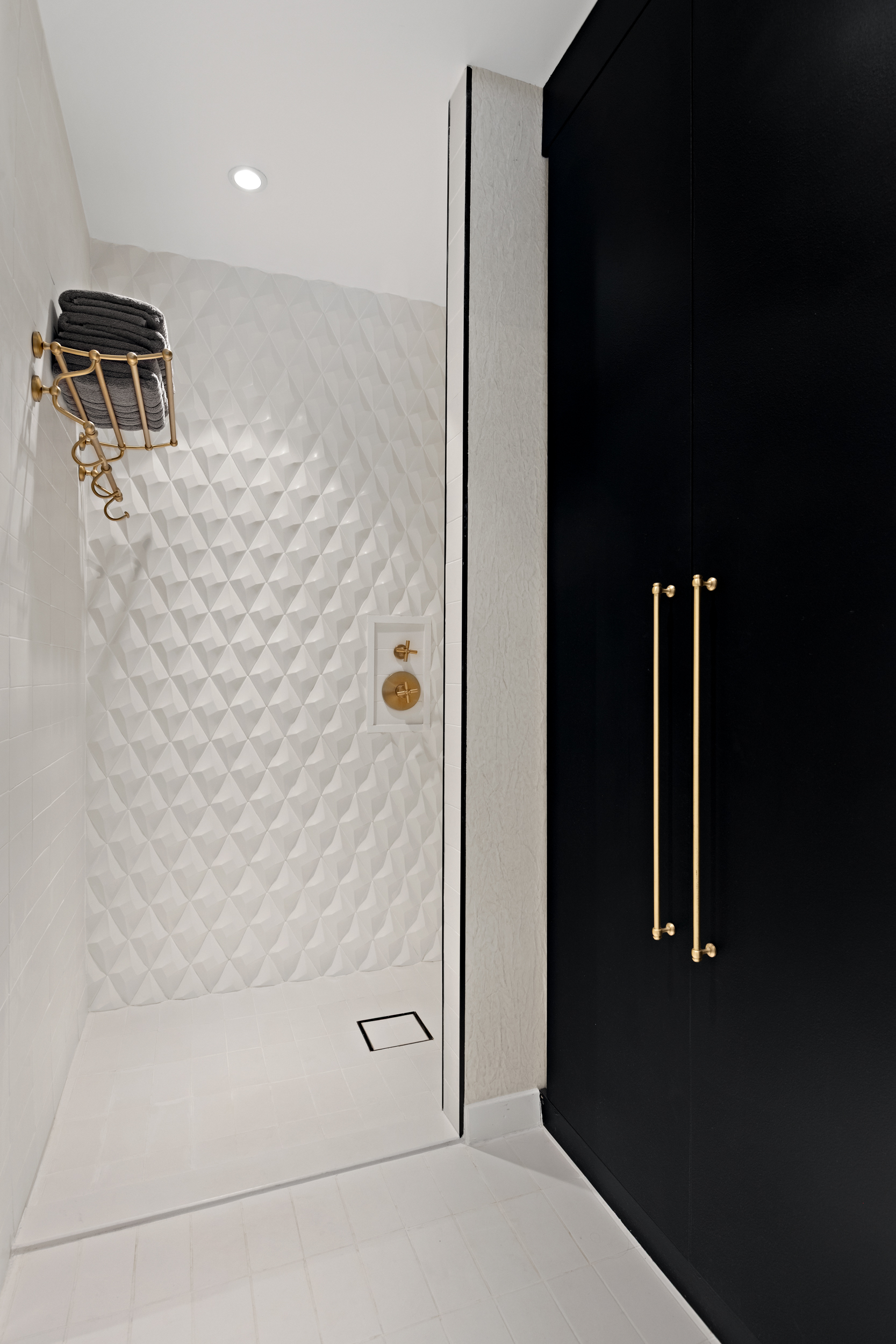 404 Park Avenue South, Unit 3E Manhattan, NY 10016 - Photo 14 of 21 a bathroom with a shower