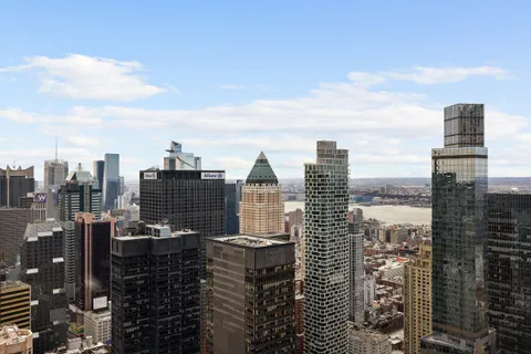 $3,950,000 | 150 West 56th Street, Unit 6204-6205 | Theater District