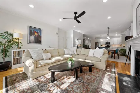 $875,000 | 3806 North Damen Avenue, Unit 1, Chicago, IL 60618