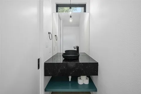 $682,500 | 219 Lessin Lane, Unit 11, Austin, TX 78704