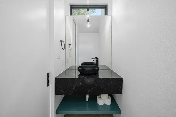 $682,500 | 219 Lessin Lane, Unit 11, Austin, TX 78704