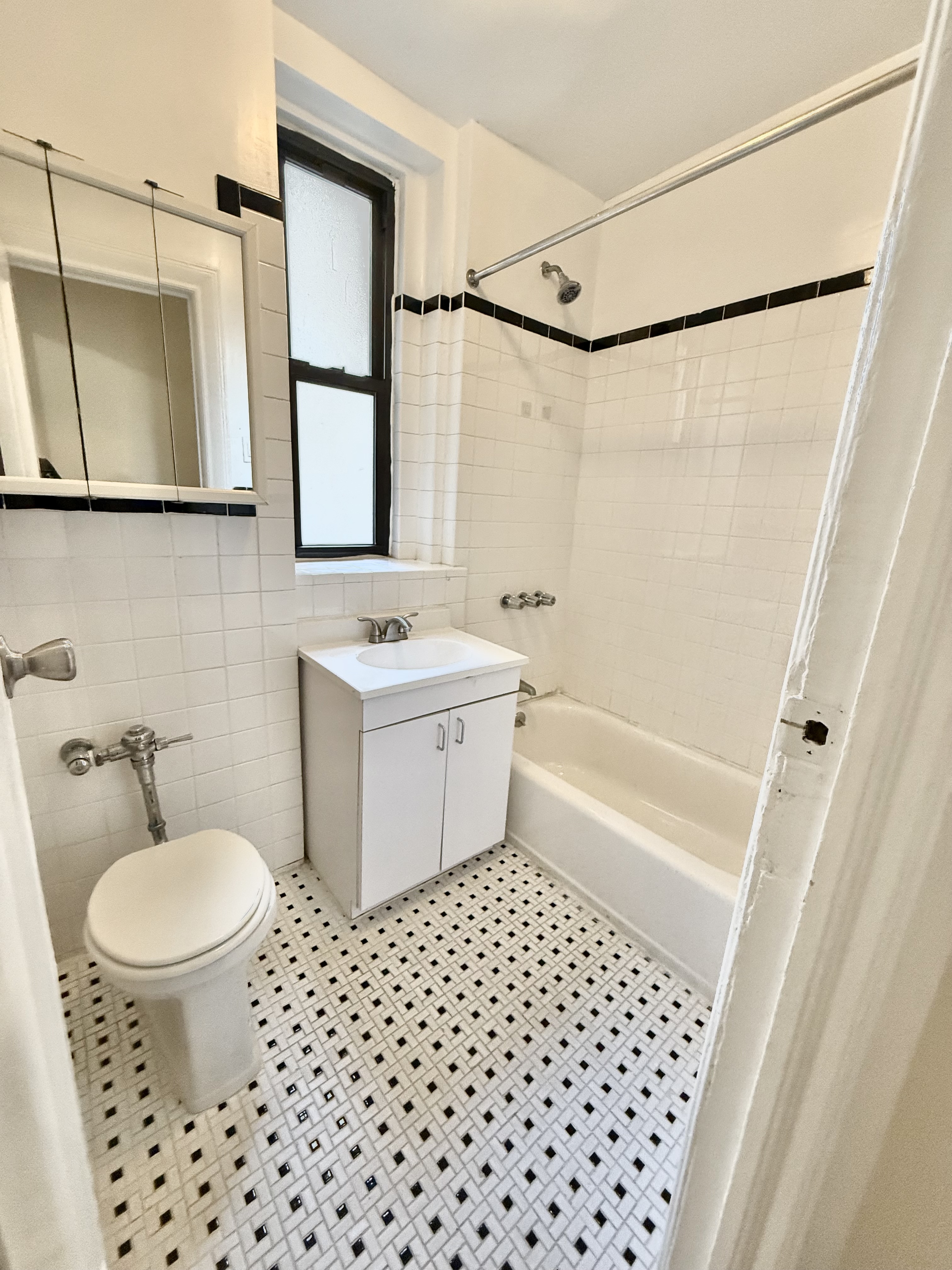 30 Seaman Avenue, Unit 4K Manhattan, NY 10034 - Photo 6 of 7