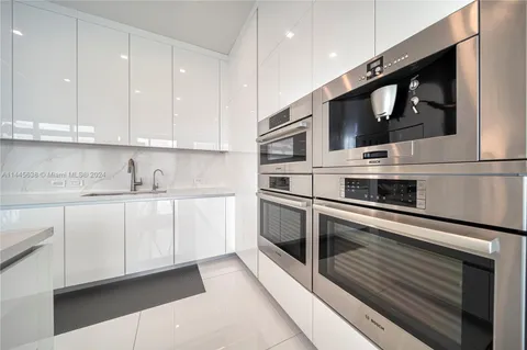 $5,799,900 | 88 Southwest 7th Street, Unit PH4303, Miami, FL 33130