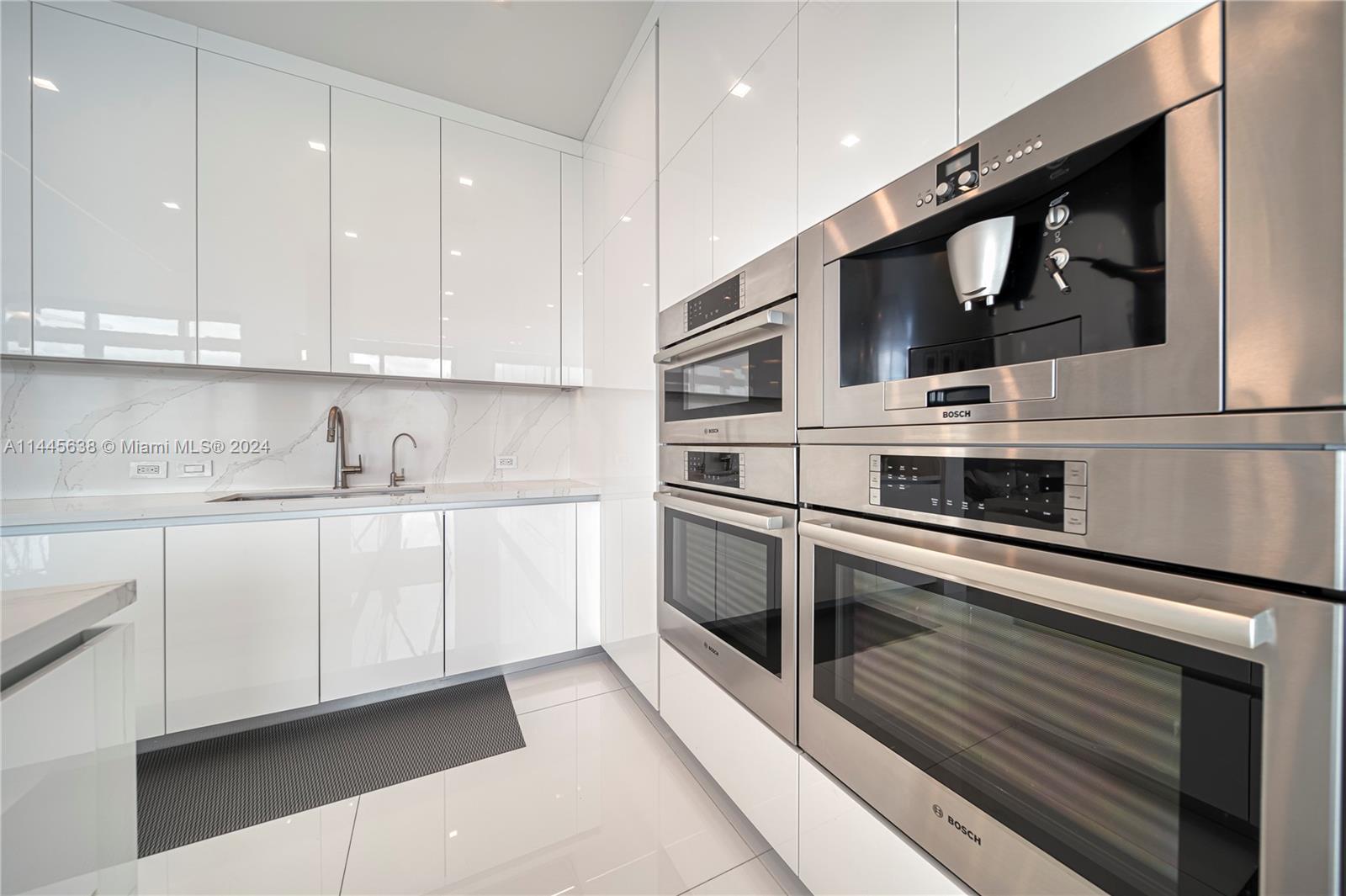 88 Southwest 7th Street, Unit PH4303 Miami, FL 33130 - Photo 26 of 97