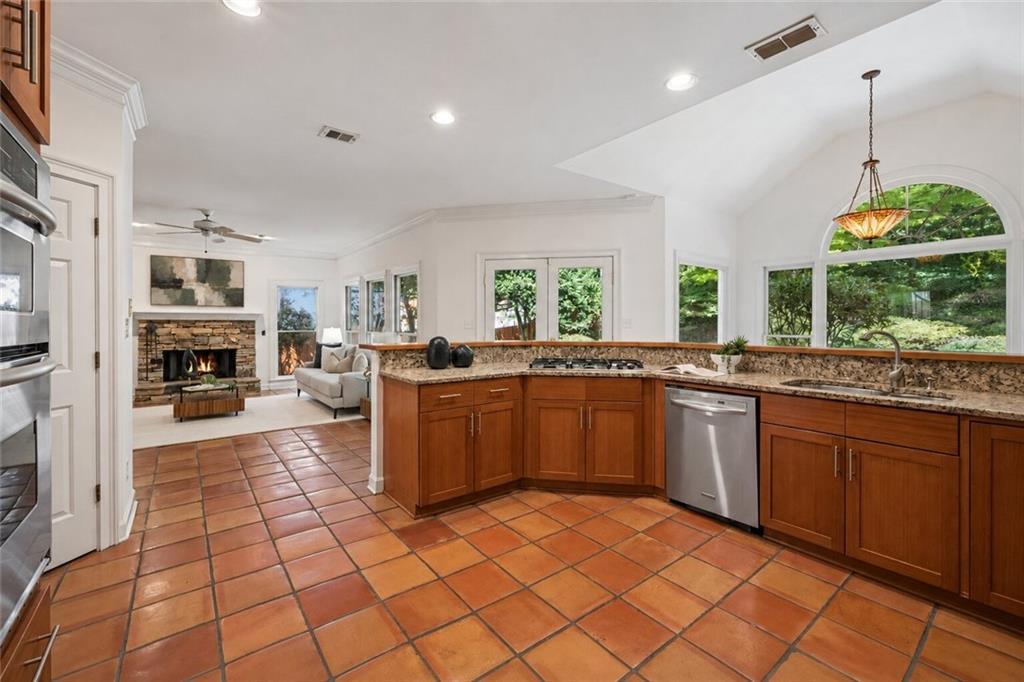 576 Pelham Road Northeast Atlanta, GA 30324 - Photo 7 of 66 Gallery Image 7