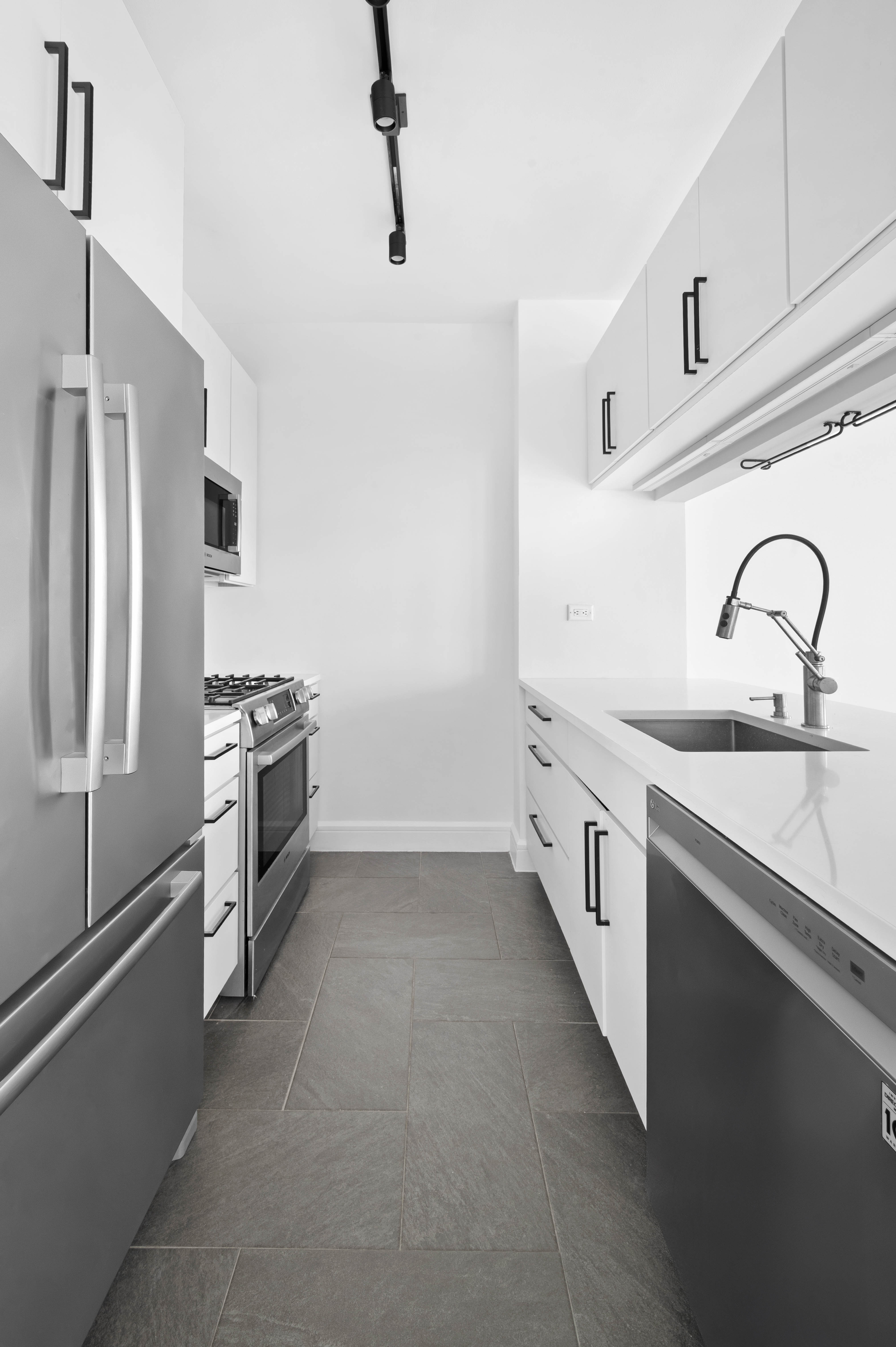 200 Riverside Boulevard, Unit 7L Manhattan, NY 10069 - Photo 4 of 8