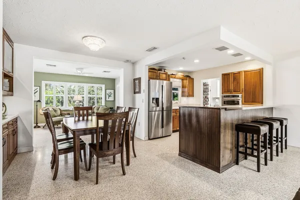 $850,000 | 2747 Jefferson Circle, Sarasota, FL 34239