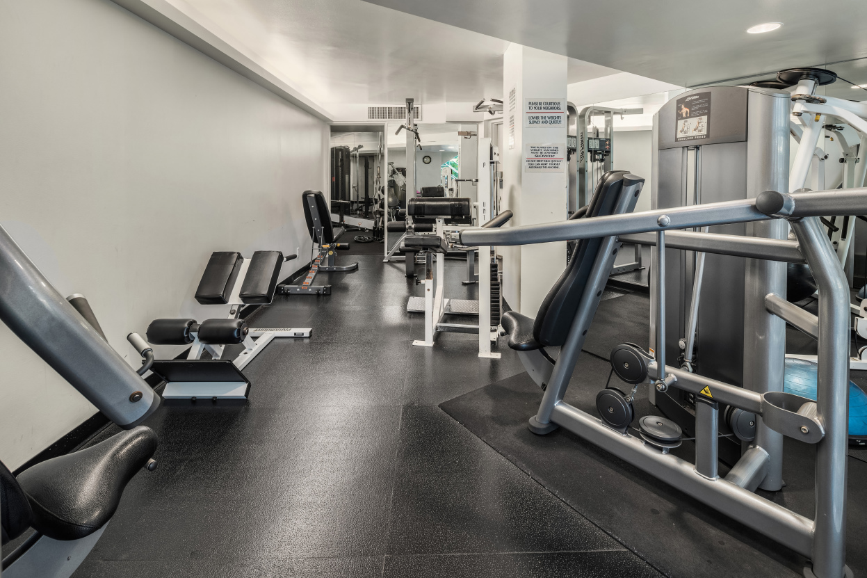 1 Irving Place, Unit V9D Manhattan, NY 10003 - Photo 5 of 7 a view of a room with gym equipment