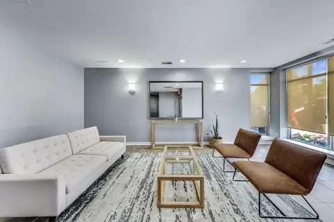 $340,000 | 1155 West Roosevelt Road, Unit 304, Chicago, IL 60608