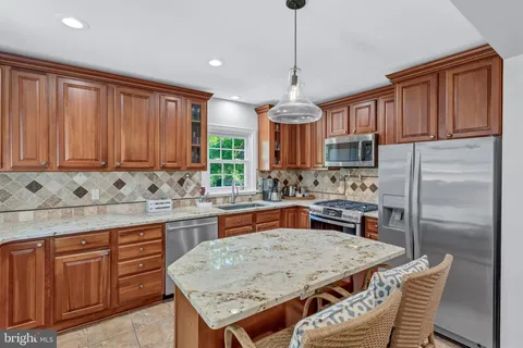 $1,095,000 | 3227 Annandale Road, Falls Church, VA 22042