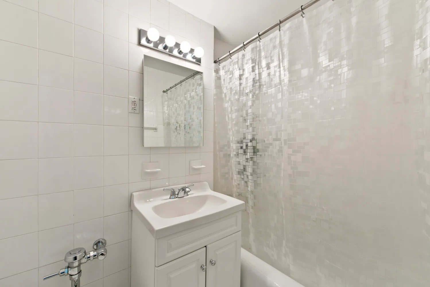 $3,750 | 30 East 37th Street, Unit 6C | Murray Hill